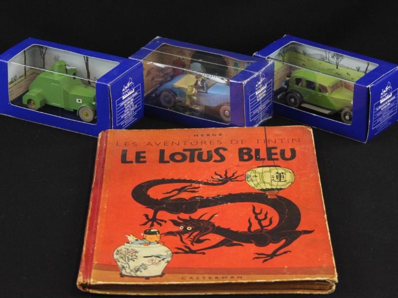 Le lotus bleu  eerste druk hertekende kleuren editie december 1946 + 3 miniatuurauto's Kuifje-editions atlas Moulinsart