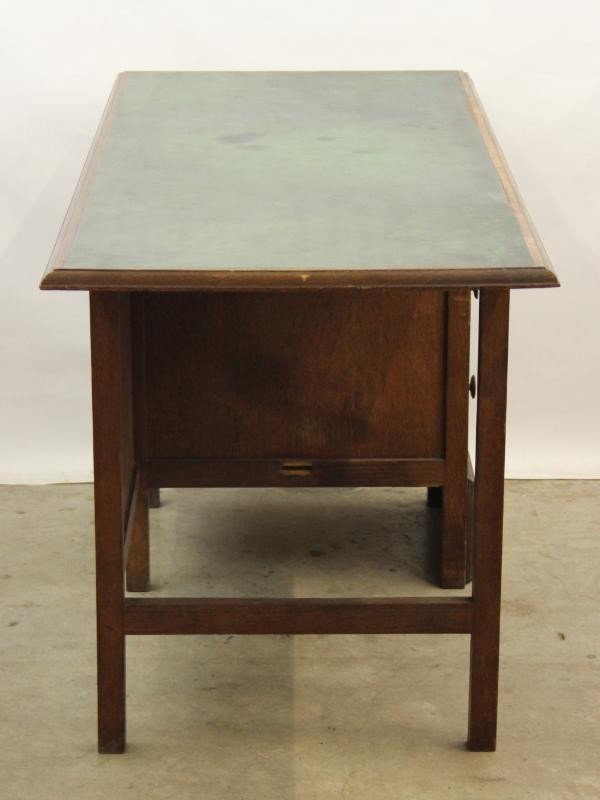 Vintage Houten Bureau met Drie Lades en Uitschuifbaar Blad