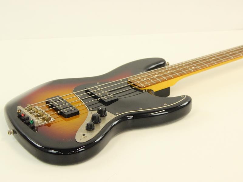 Fender Modern Player Jazz Bass® (2011-2013)