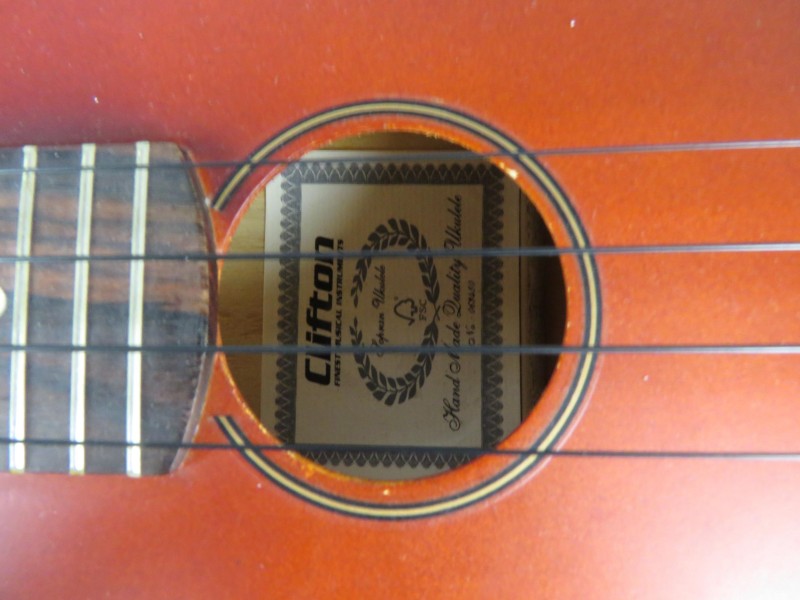 Clifton ukelele