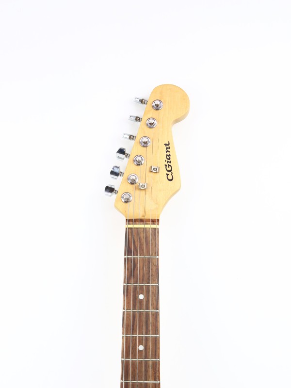 C. Giant Stratocaster Elektrische Gitaar