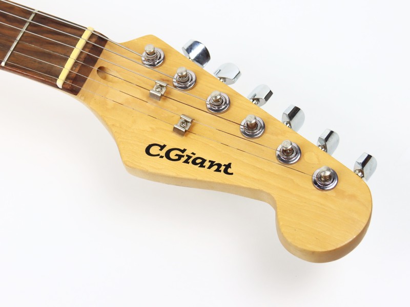 C. Giant Stratocaster Elektrische Gitaar