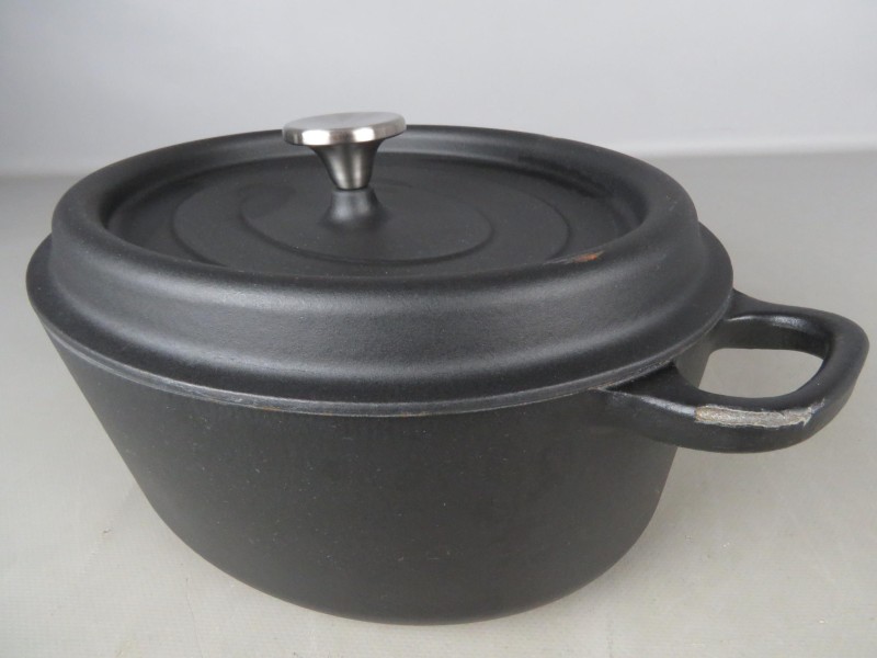 Gietijzeren pot Chop & Grill