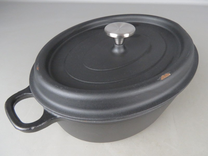 Gietijzeren pot Chop & Grill