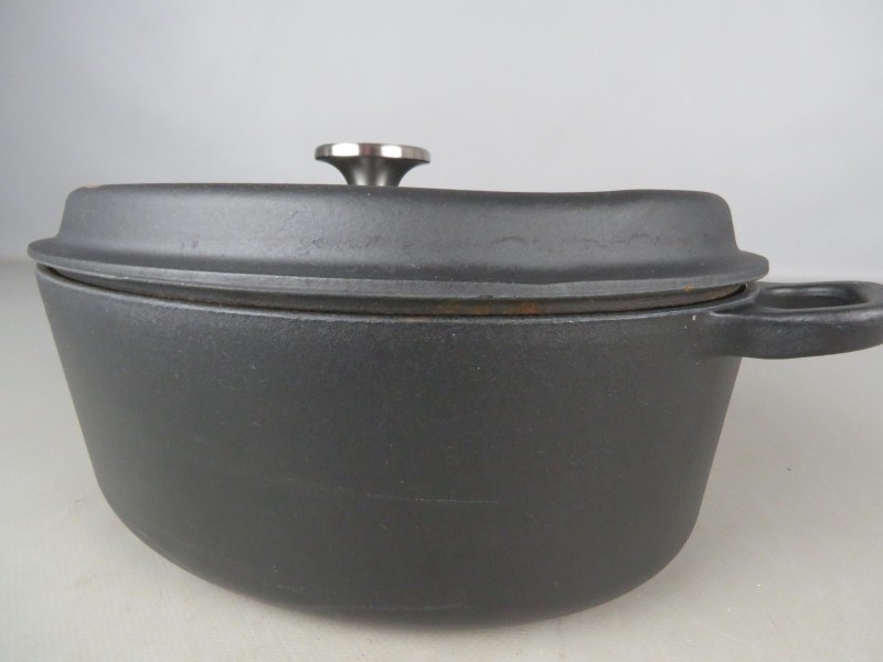 Gietijzeren pot Chop & Grill