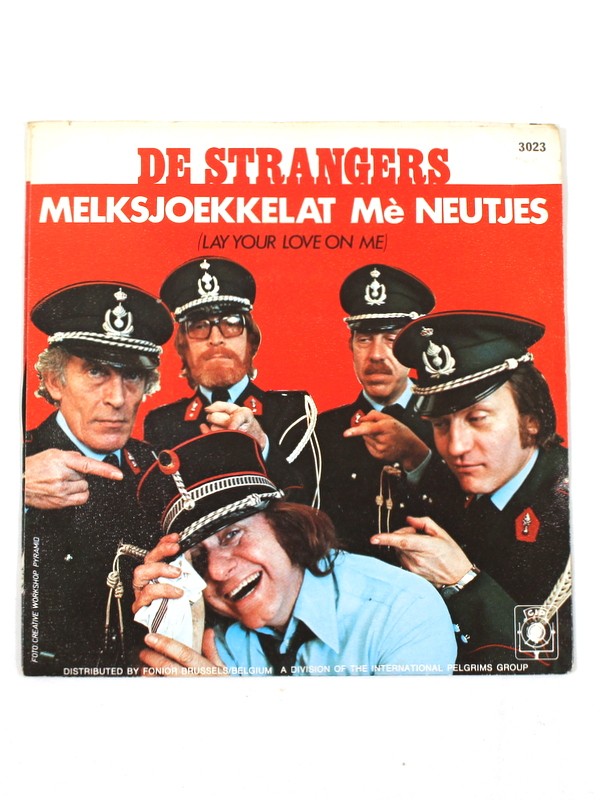 Vintage 7" vinyl De Strangers - Bij de Rijkswacht - Melksjoekkelat mè Neutjes