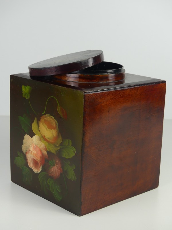 Vintage houten opbergdoos met geschilderde bloemen