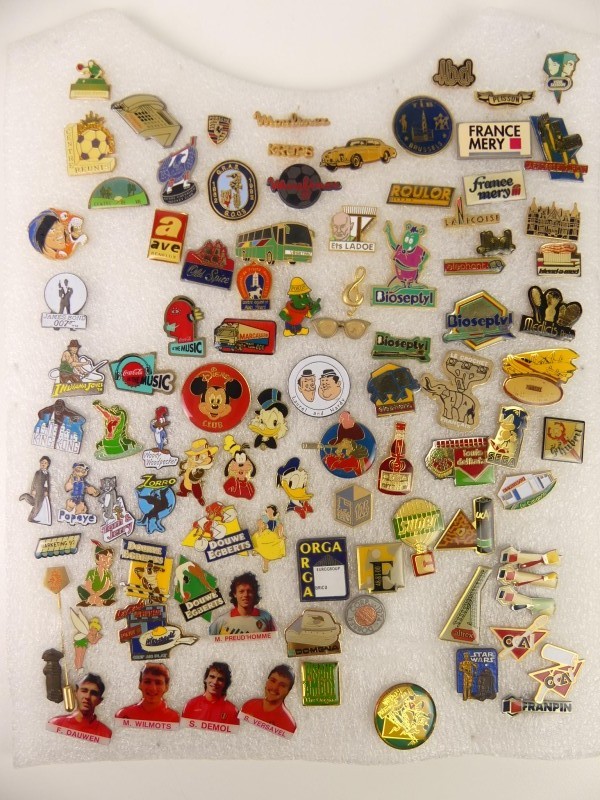 Lot met vintage pins