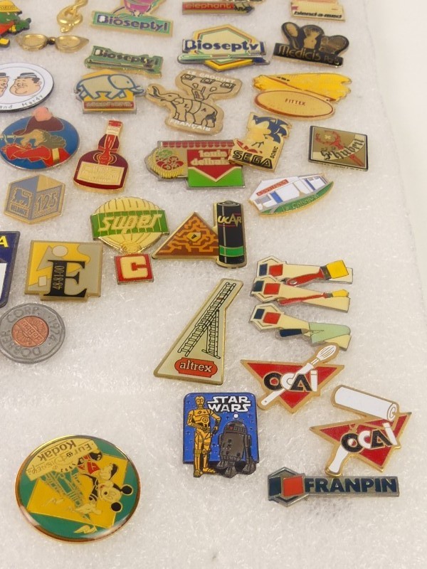 Lot met vintage pins