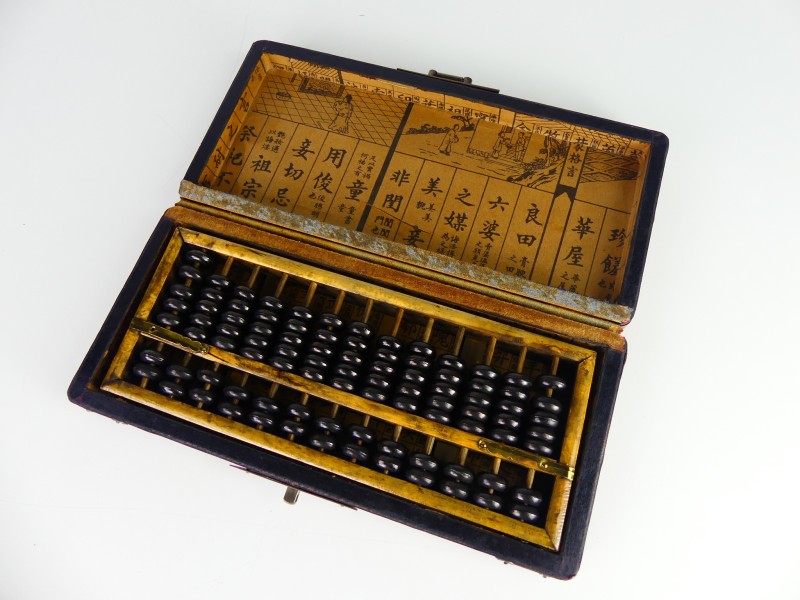 Vintage Oosterse bewaardoosjes en Abacus