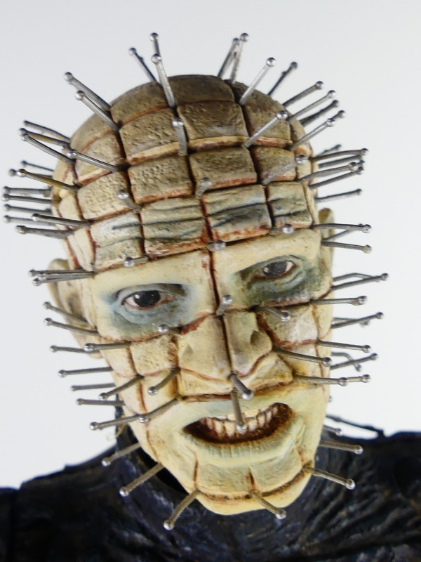 Neca - Hellraiser figuur reageert op bewegingen met geluid - Reel Toys