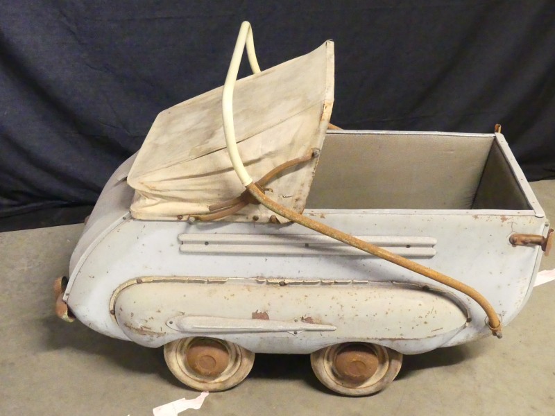 Vintage oude kinderwagen Swan