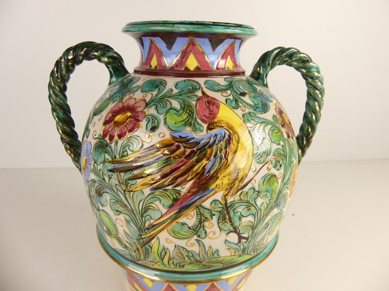 Vintage italiaanse majolica-vaas