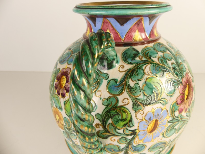 Vintage italiaanse majolica-vaas