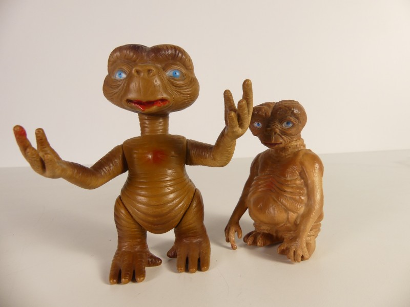 2 E.T. The Extra Terrestrial vintage plastic figuren