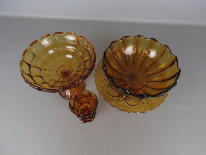 4 delig amberglas servies