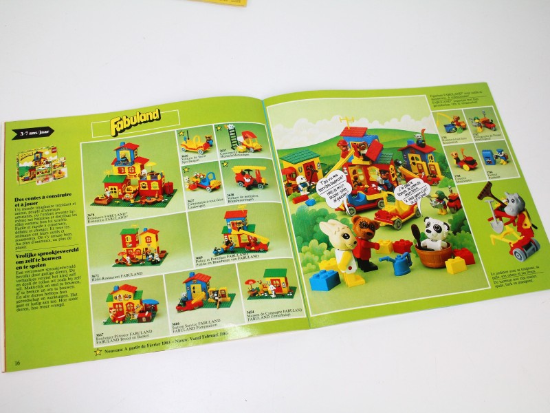 7 Lego Catalogussen uit de jaren '80