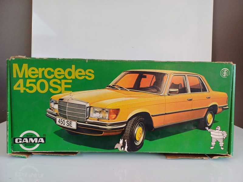 Mercedes 450 SE op afstandsbediening