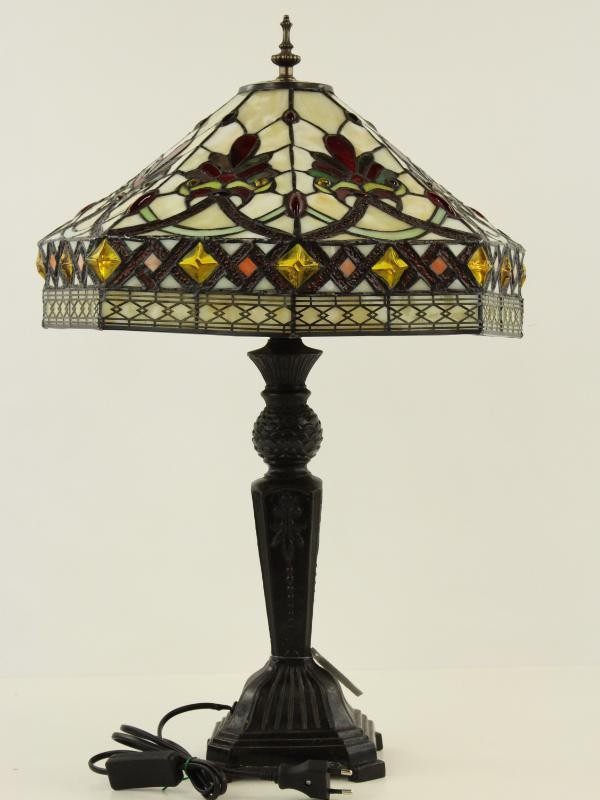 Glas-in-loodlamp in Tiffany-stijl