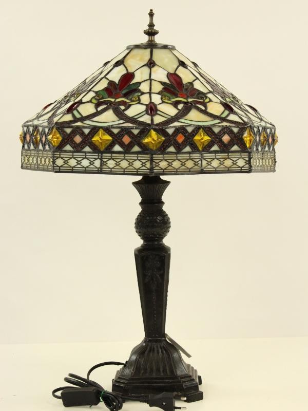 Glas-in-loodlamp in Tiffany-stijl