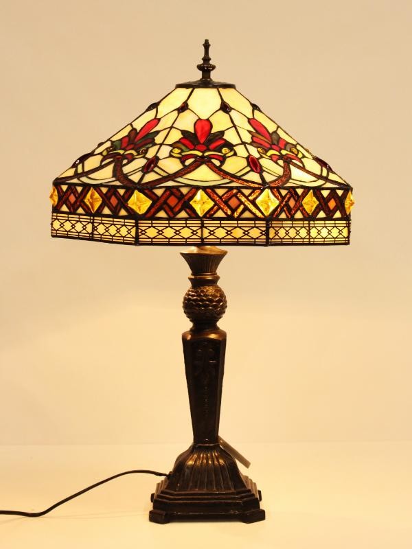 Glas-in-loodlamp in Tiffany-stijl