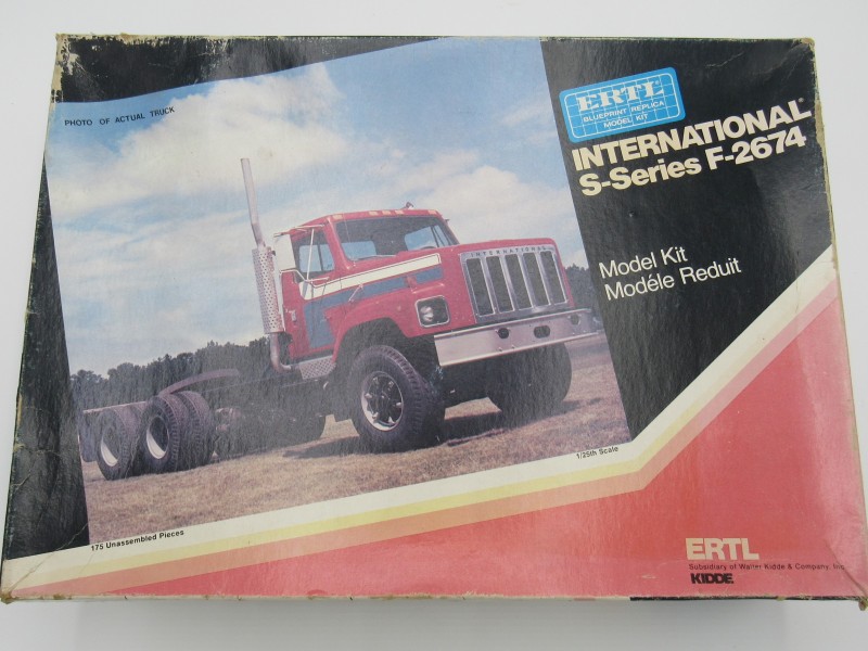 ERTL 1:25 INTERNATIONAL S-SERIES F2674 ( n°8026 )