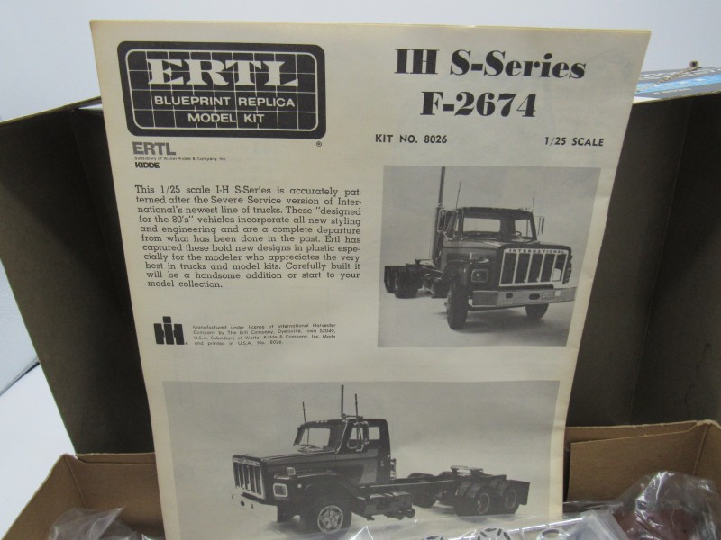 ERTL 1:25 INTERNATIONAL S-SERIES F2674 ( n°8026 )