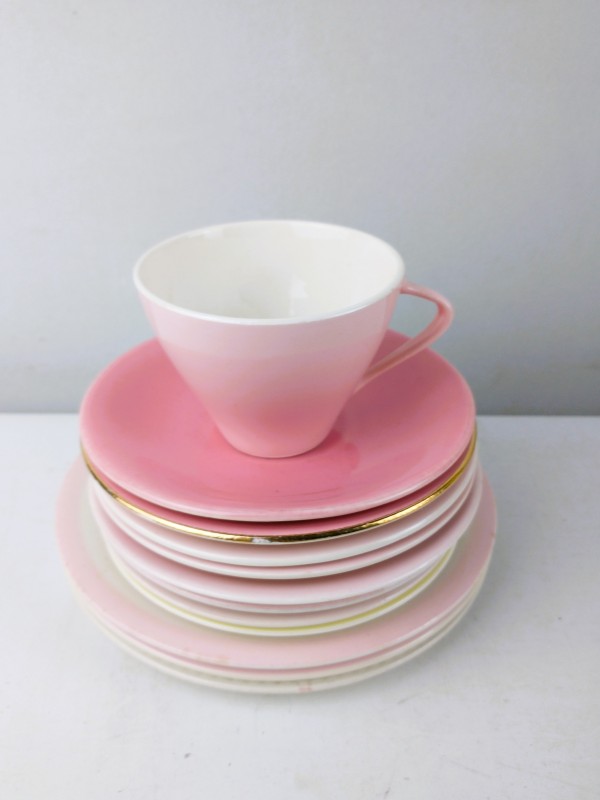 30-delig geel/ rose koffieservies van Boch