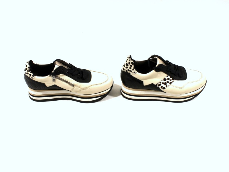 Stuart Weitzman  Sneakers [38]