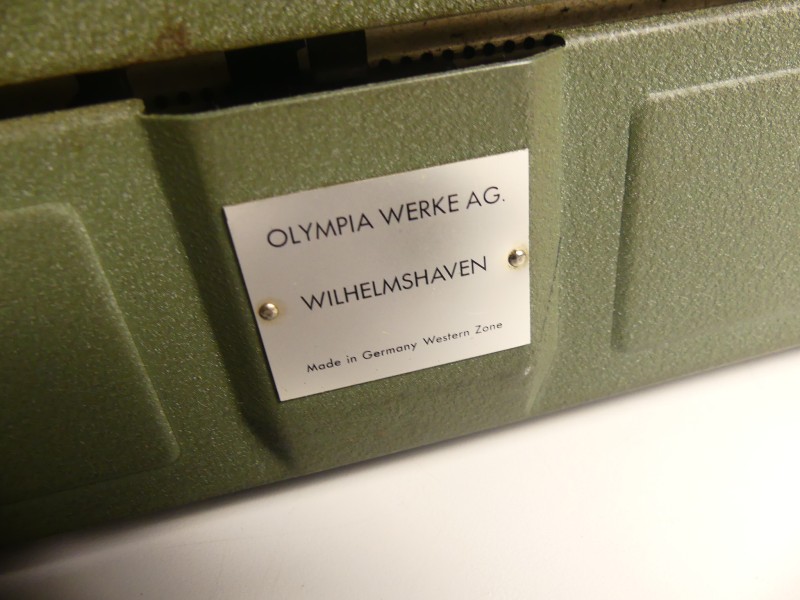 Vintage Olympia Typewriter- Werke AG Wilhelmshaven