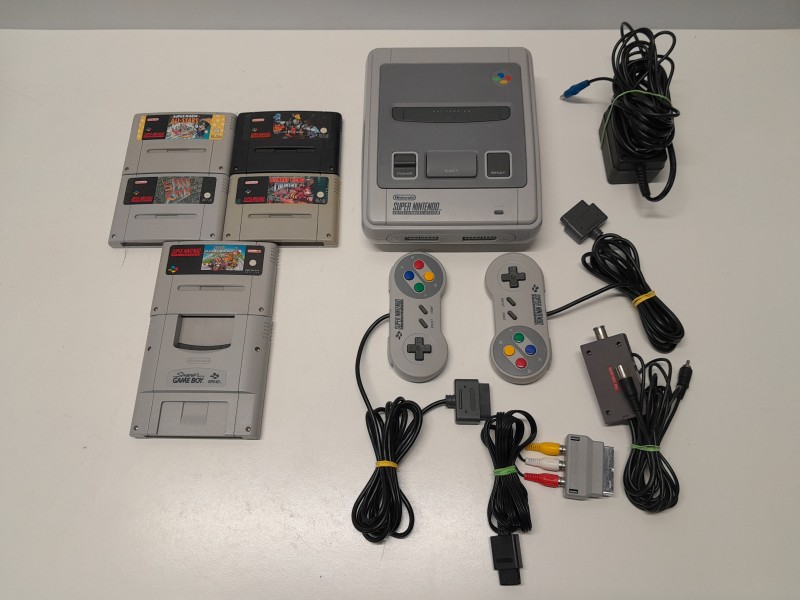 Super NES spelconsole met 5 games