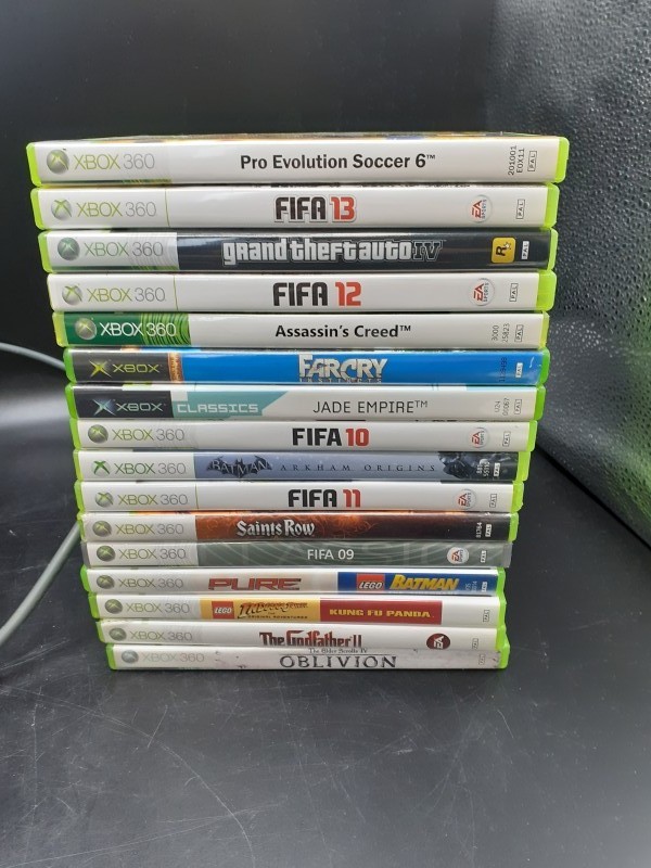 Xbox 360 + 2 controllers + 18 games