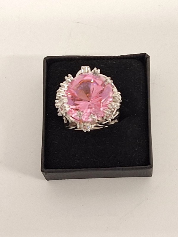 Zilveren ring met roze zirkonia