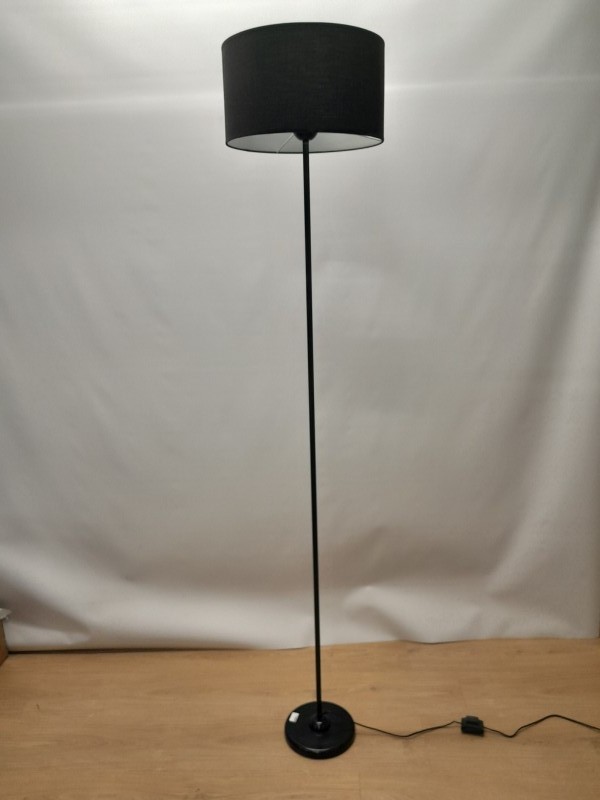 zwarte staande lamp