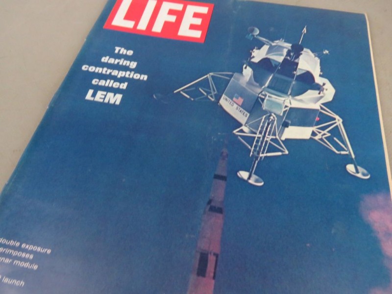 27 vintage magazines van Life International (Engels)