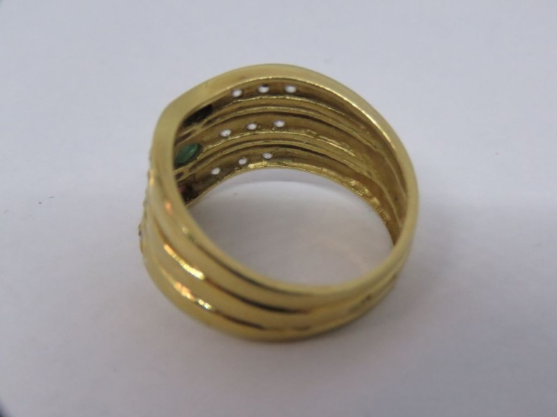 Gouden ring met 18 zirkonen en 3 edelstenen