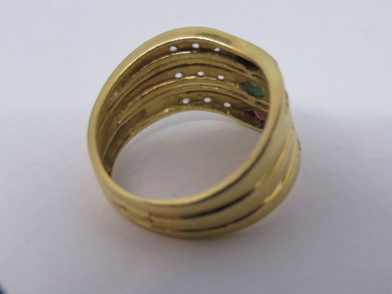 Gouden ring met 18 zirkonen en 3 edelstenen