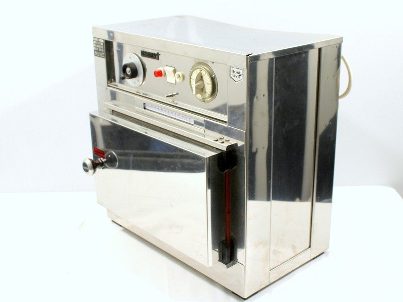 Memmert U25 Oven