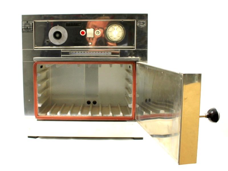 Memmert U25 Oven