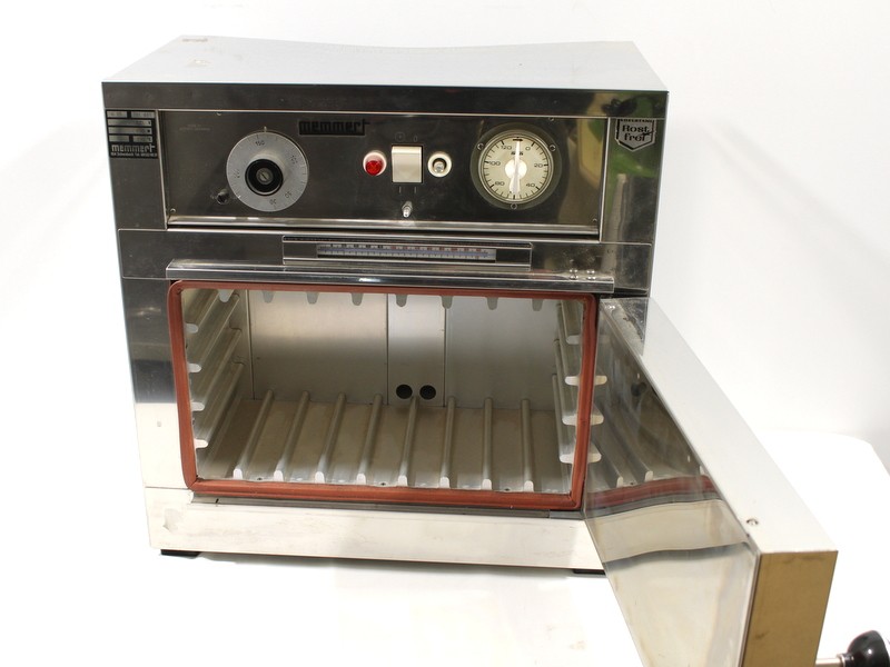 Memmert U25 Oven