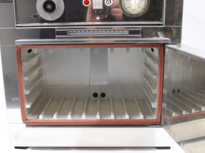 Memmert U25 Oven