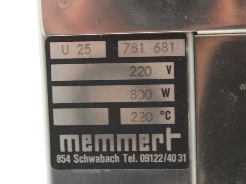 Memmert U25 Oven