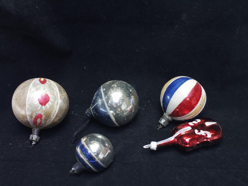 Vintage kerstballen- Ronde ballen/viool- 5 stuks (Art. 1239)