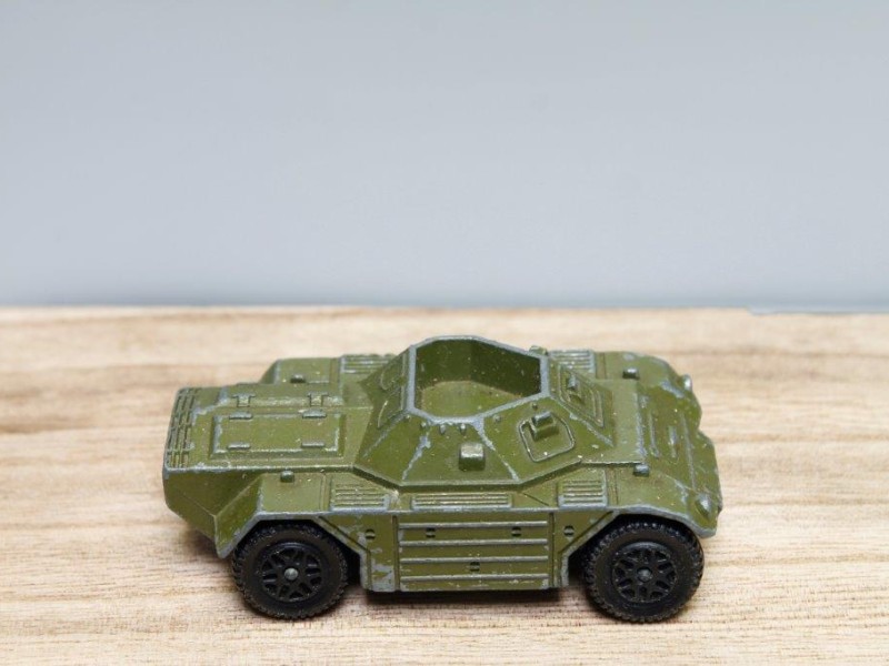 Antiek modelvoertuig "Dinky Toys-Ferret Scout Car" (Art. 1136)