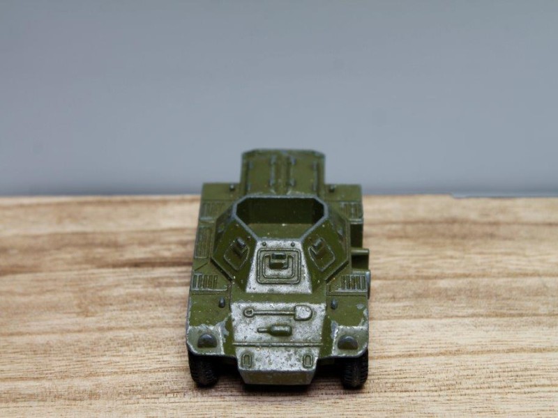 Antiek modelvoertuig "Dinky Toys-Ferret Scout Car" (Art. 1136)