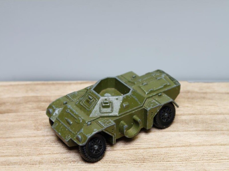 Antiek modelvoertuig "Dinky Toys-Ferret Scout Car" (Art. 1136)