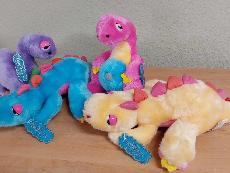 4 Vintage DINOSNORES 9" dinosaurus pluche