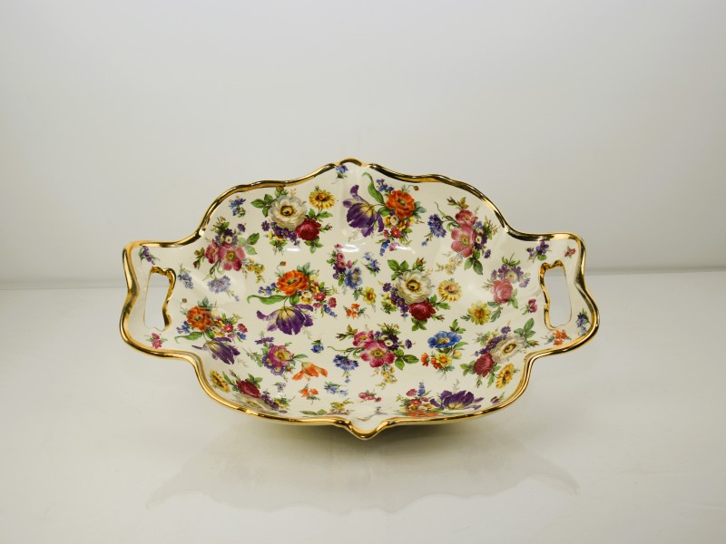 Van Boch Frères Keralux , een sierschaal met bloemendecor