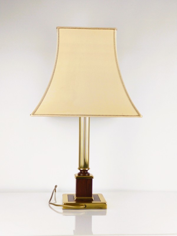 Herda tafellamp in klassieke stijl met stoffen kap en messing details