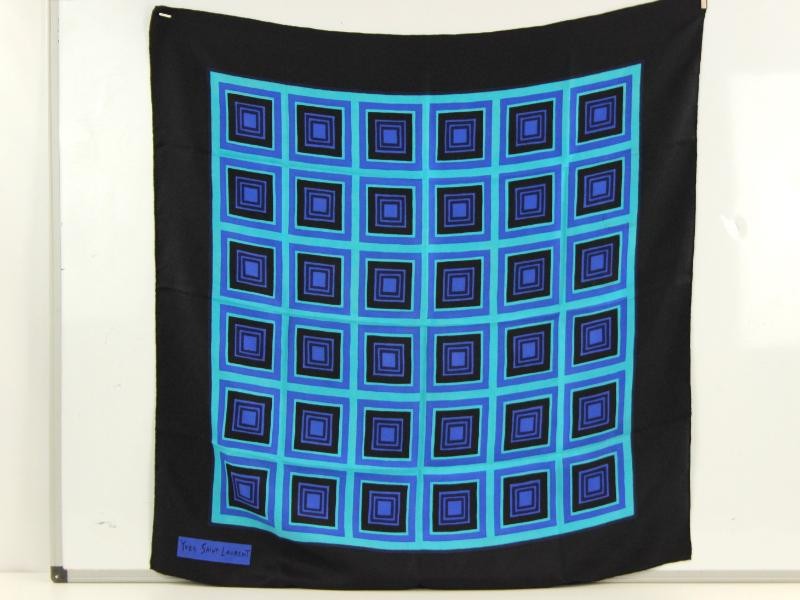 Mooie zijden foulard gemerkt Yves Saint Laurent